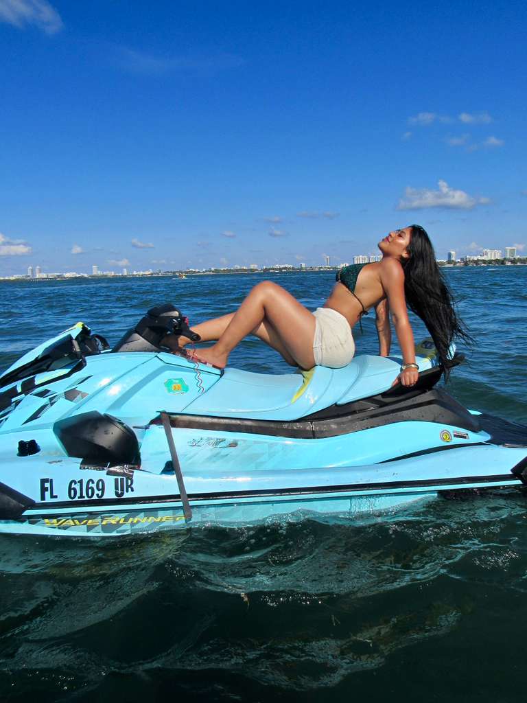 Jet ski on the water — lifestyle shoot